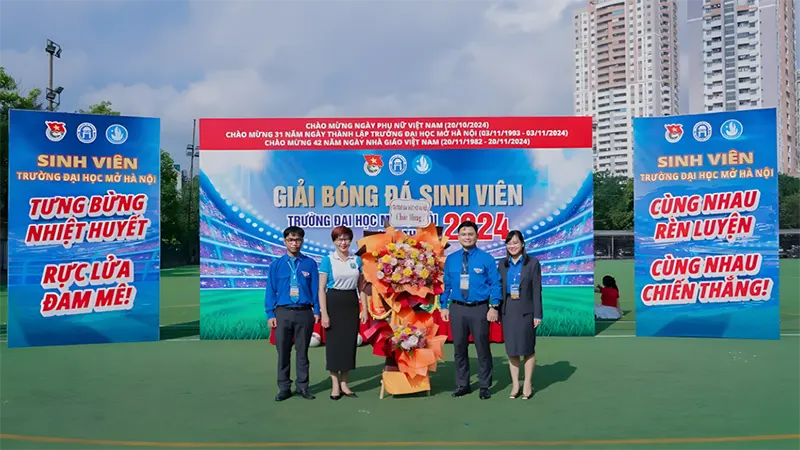 Bắt đầu các tiết mục văn nghệ đặc sắ