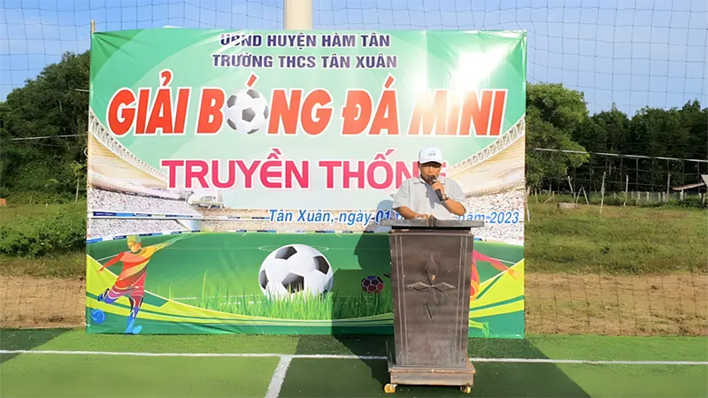 Đọc diễn văn khai mạc cho giải (10 phút)
